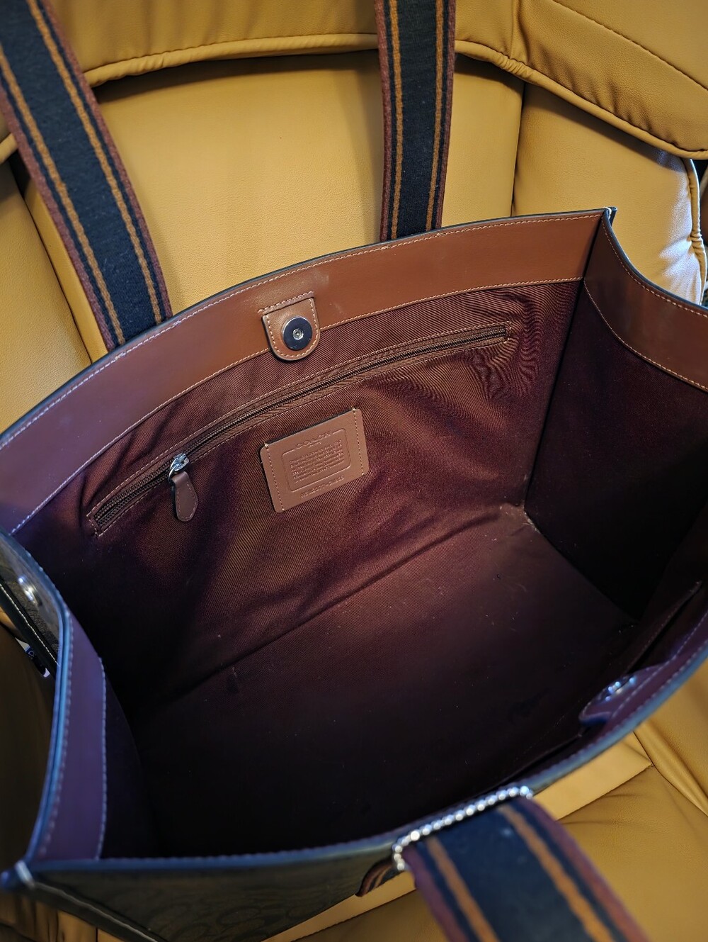 Large Smith Coach Tote Bag. Like New - Picture 10 of 14
